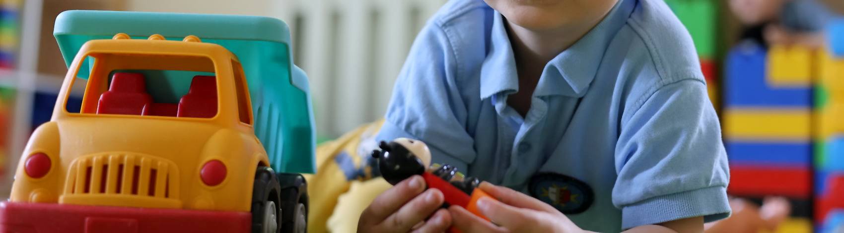 Regularny kontakt dzieci ze sztuką – teatr i koncerty muzyczne